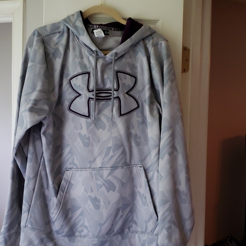 EUC Under Armour Hoddie